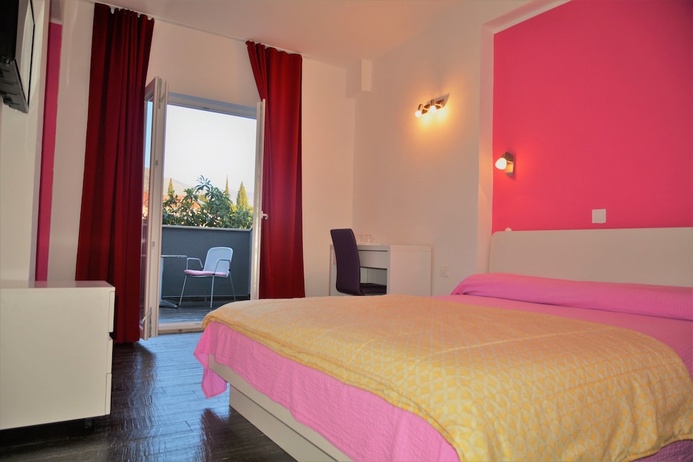 Villa Avantgarde 11/50