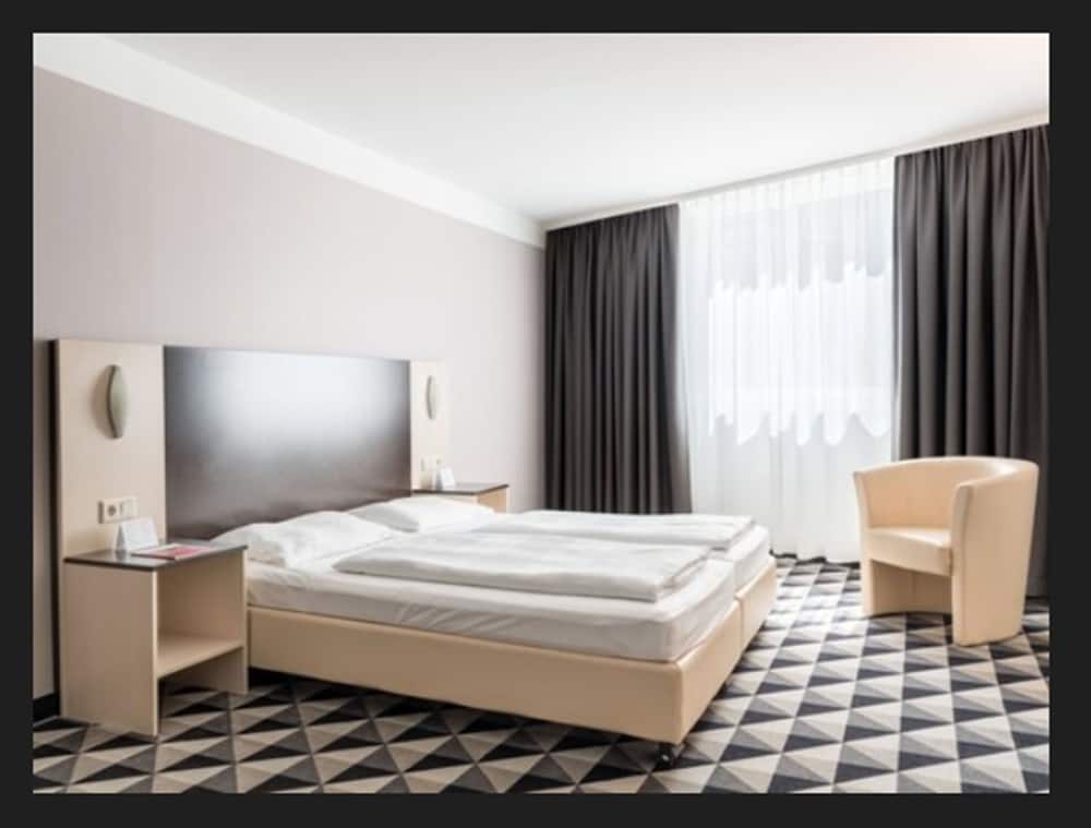 STANDARD, DOUBLE OR TWIN BED