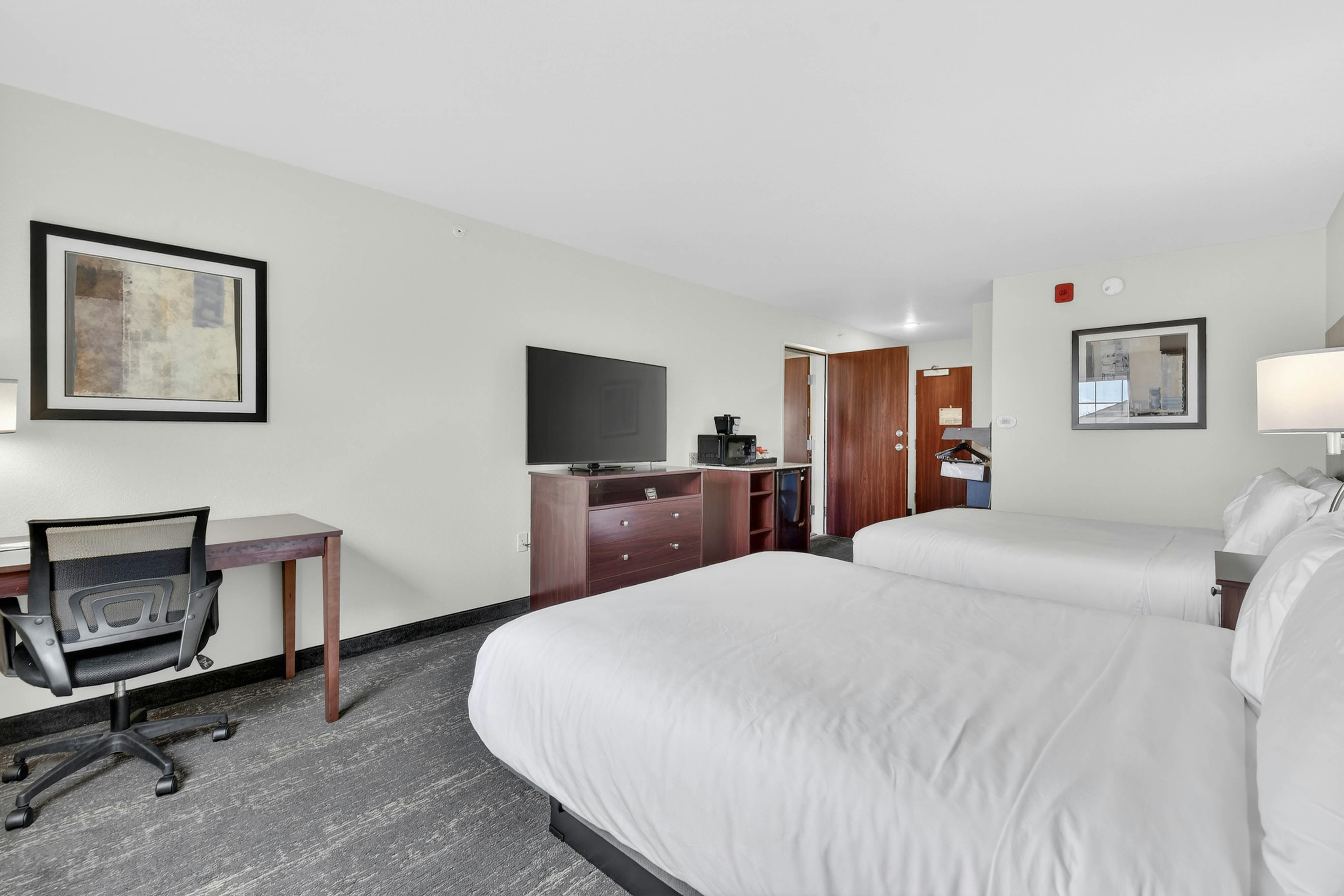 Cobblestone Hotel & Suites - Eaton, OH 13/50
