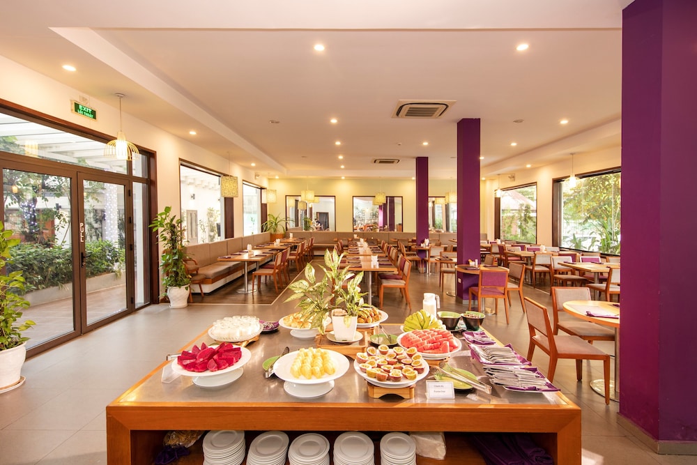 Emm Hotel Hue 34/50