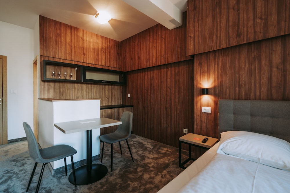 Slisko Hotel 49/66
