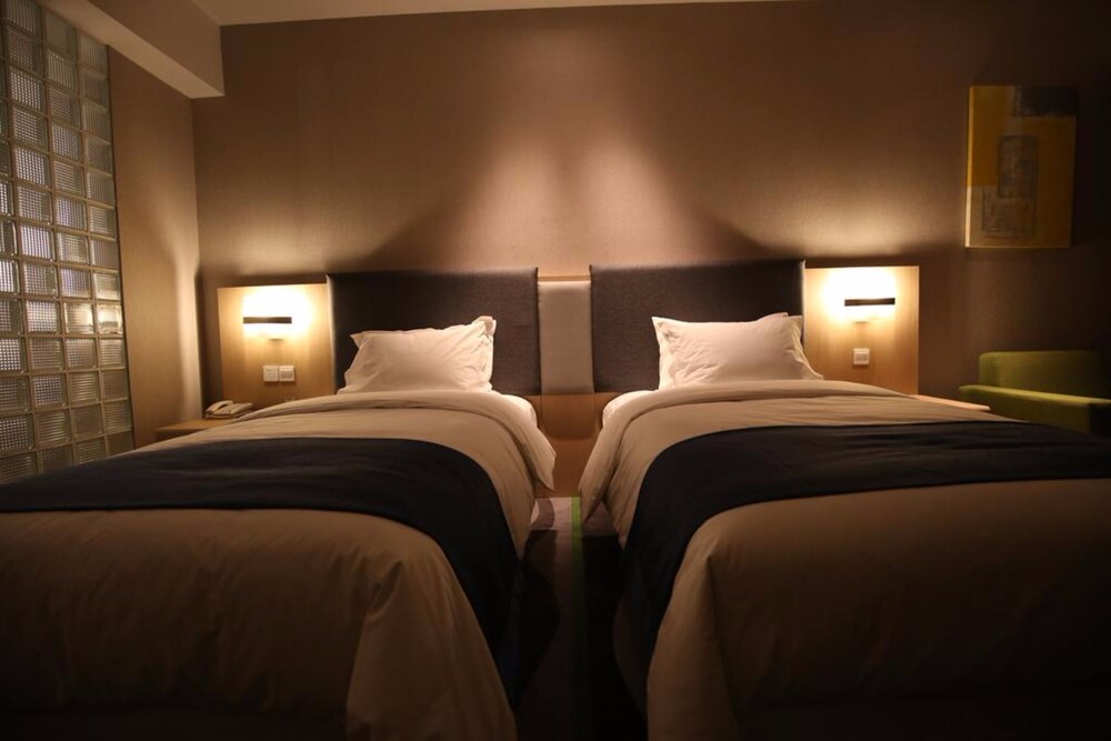 HOLIDAY INN EXPRESS JINAN HIGH-TECH ZONE 29/56