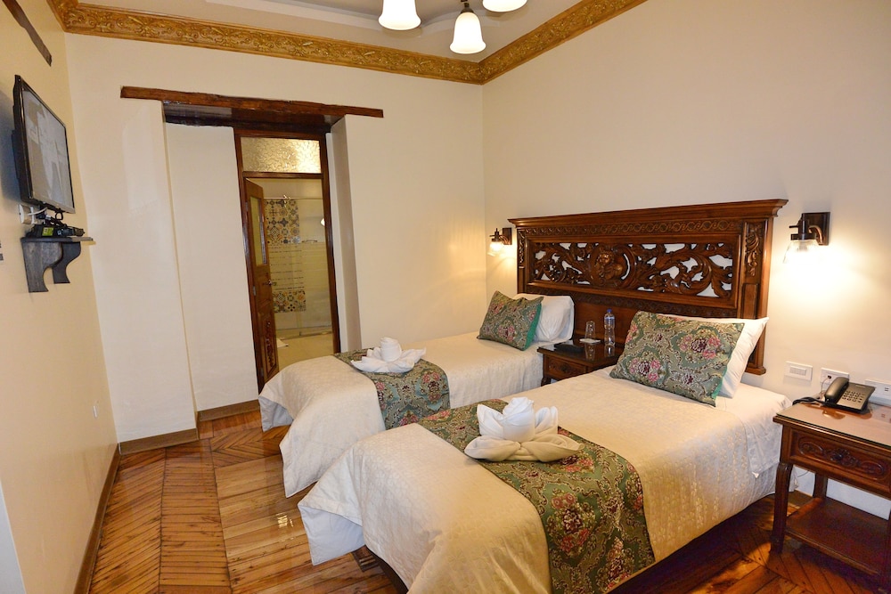 غرفة قياسية بسرير كوين، Hotel La Basilica Quito 2/9