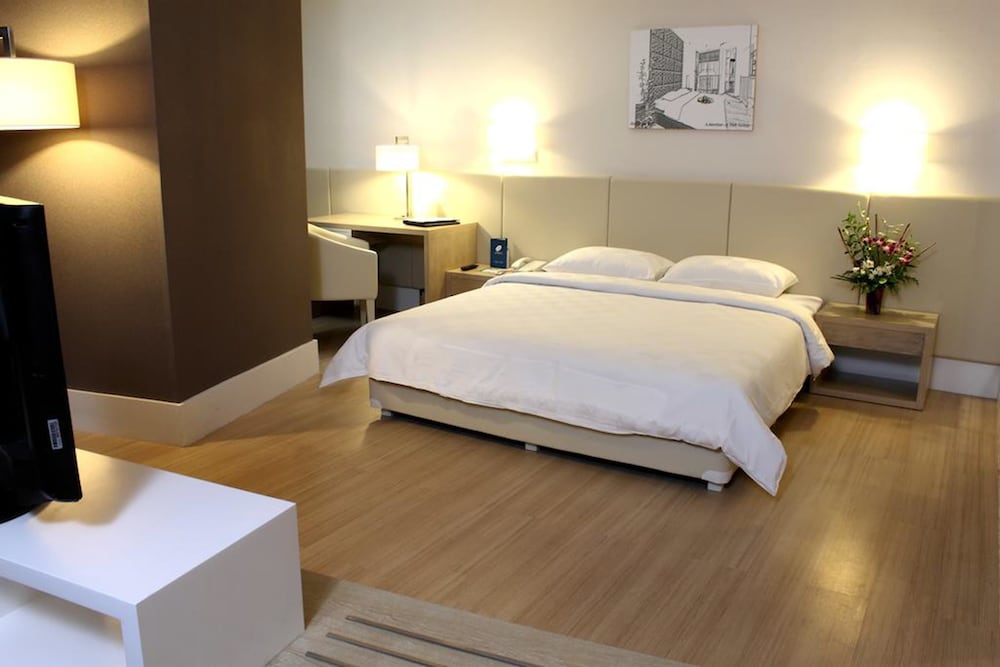 Grand Jatra Hotel 8/70