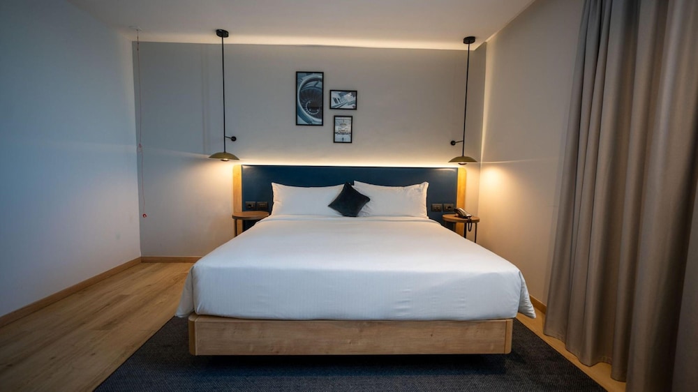 غرفة بسرير كينج لذوي الإعاقة، Hilton Garden Inn Bucharest Airport 2/8