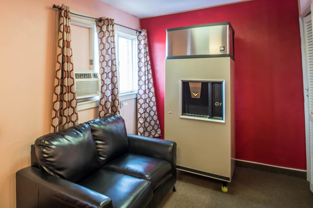 Econo Lodge Hornell 38/41