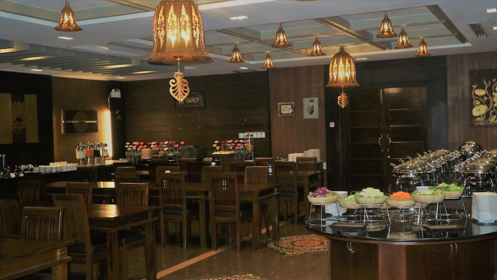 Aiyaree Place Hotel 54/75
