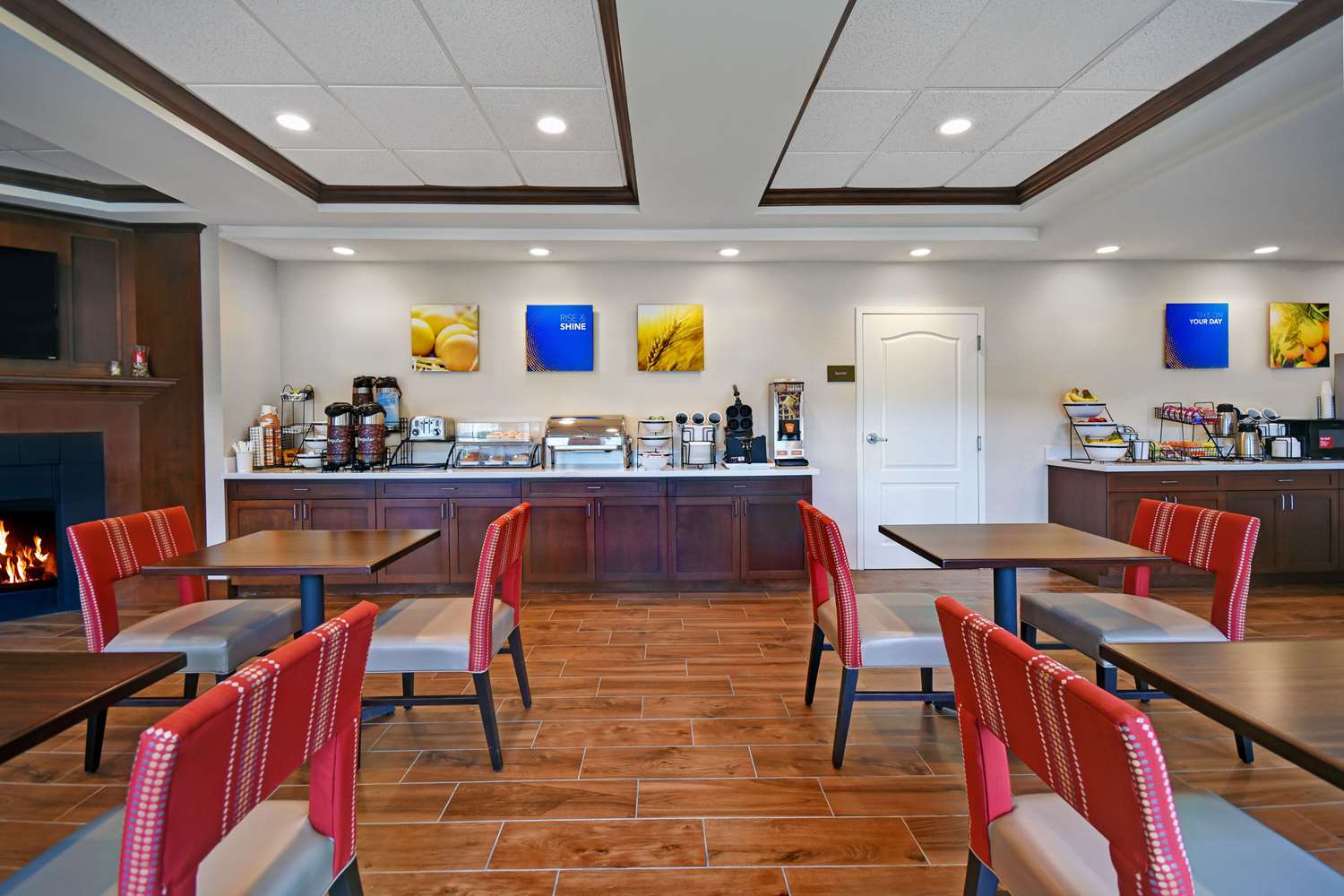 Comfort Inn & Suites Wilton, ME 13/27