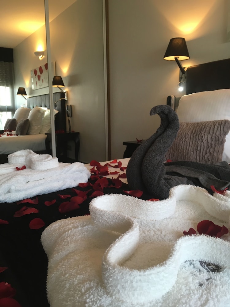 Henry Ii Hotel 40/59