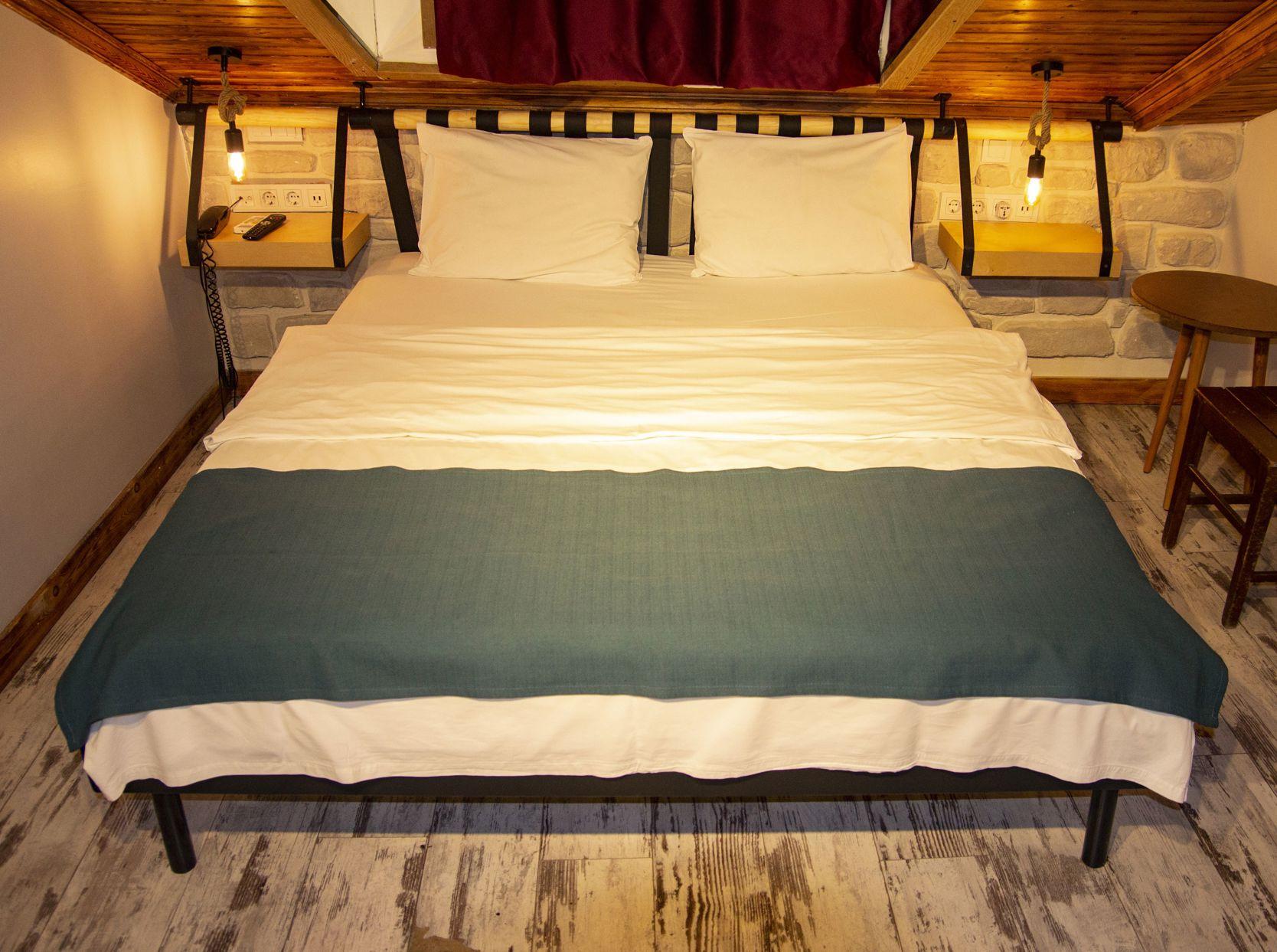 Economy, King Bed, Attic
