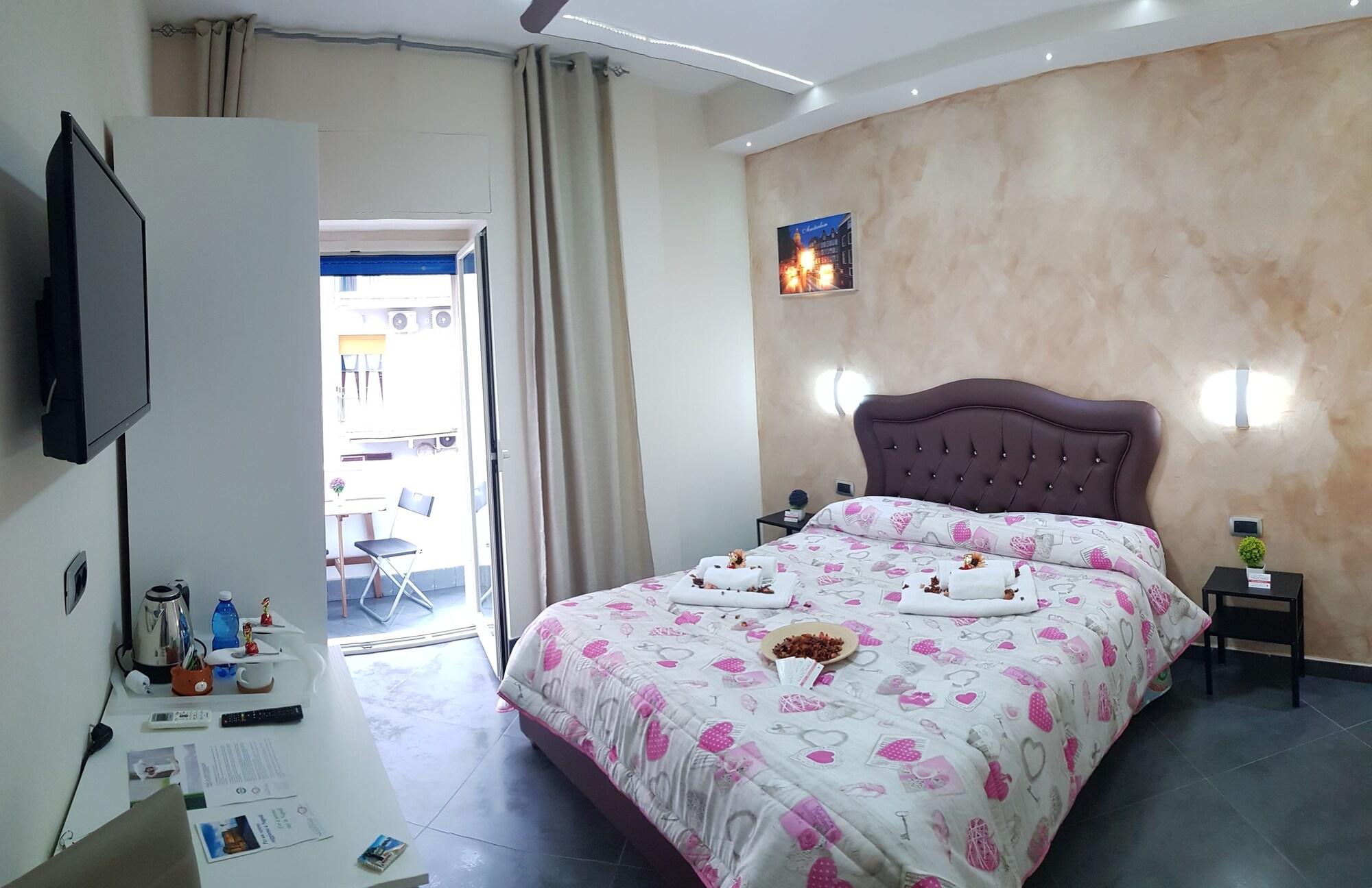 COMFORT, TOWN HOUSE