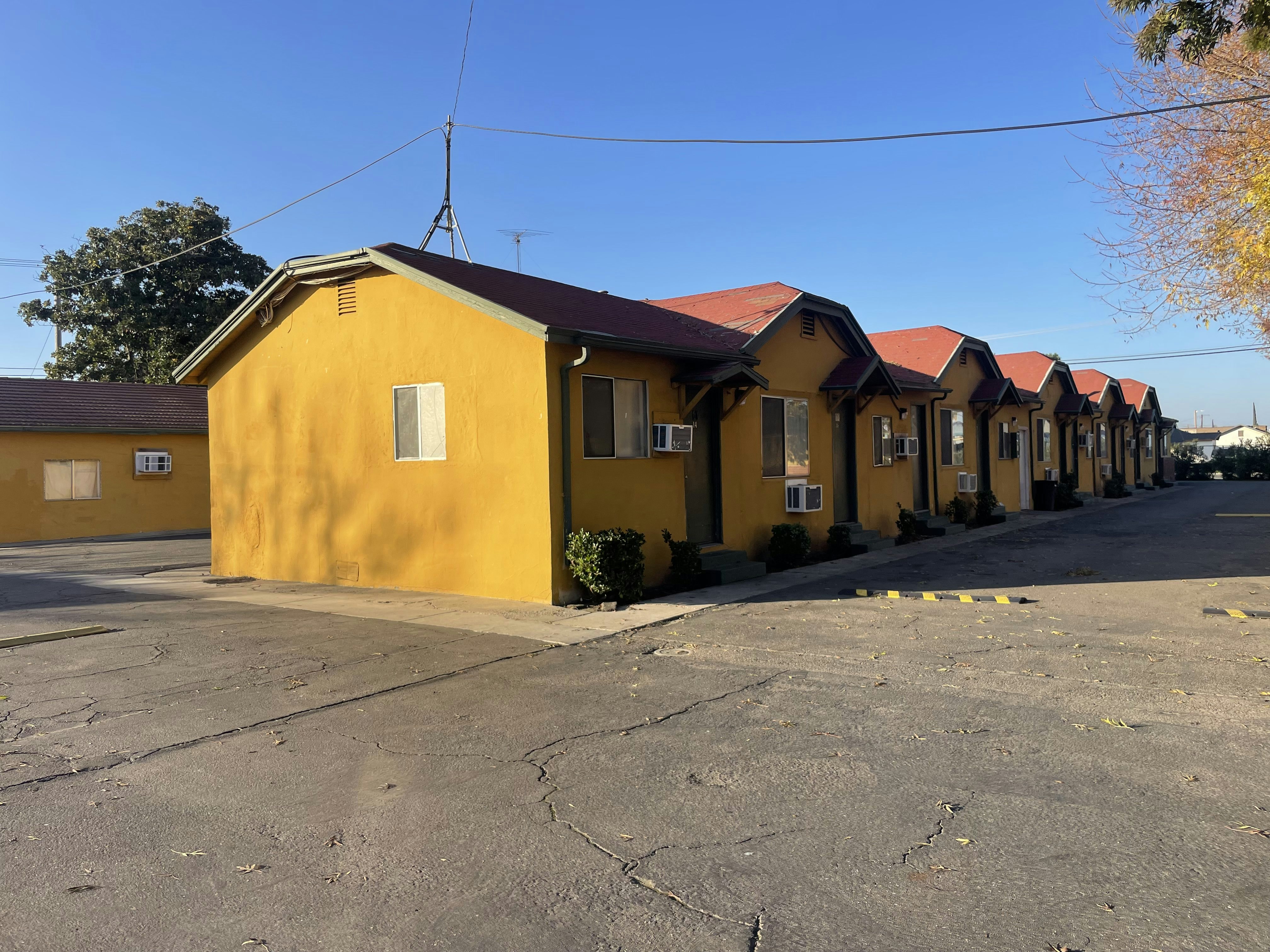 Oak Motel Modesto CA 26/29