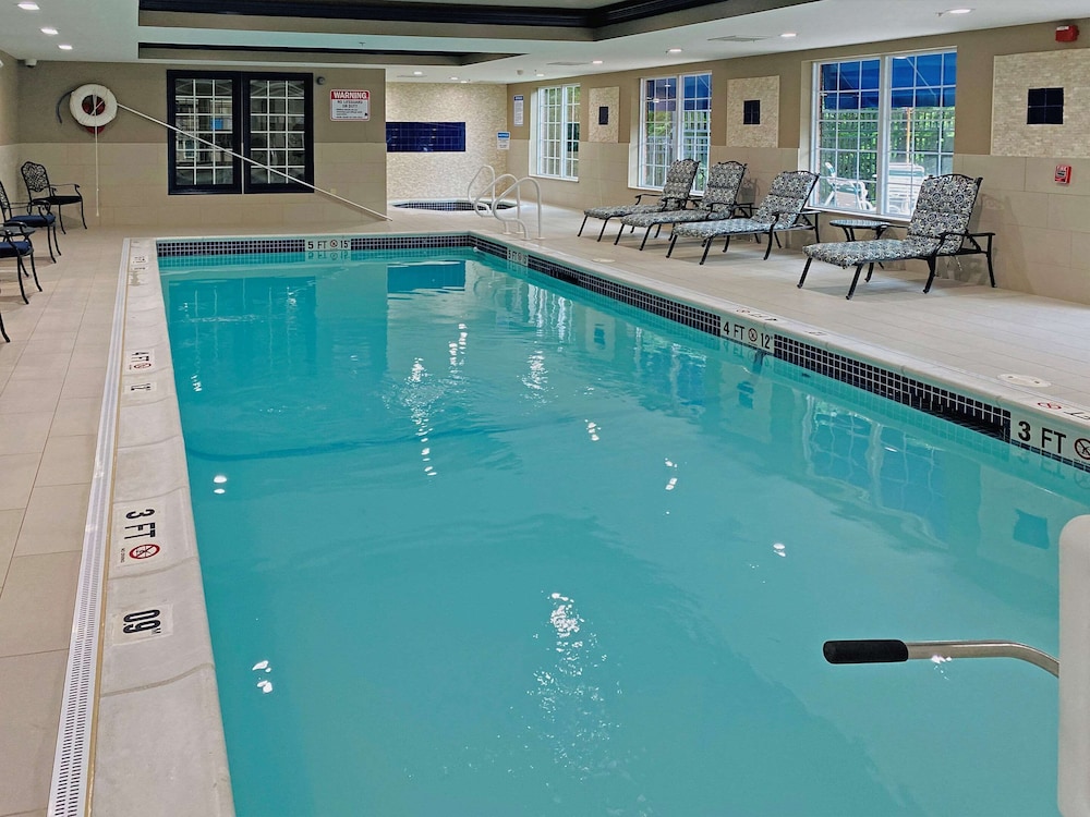 Comfort Inn & Suites Sturbridge-Brimfield 29/54