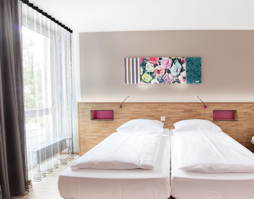 Fab Hotel 12/33