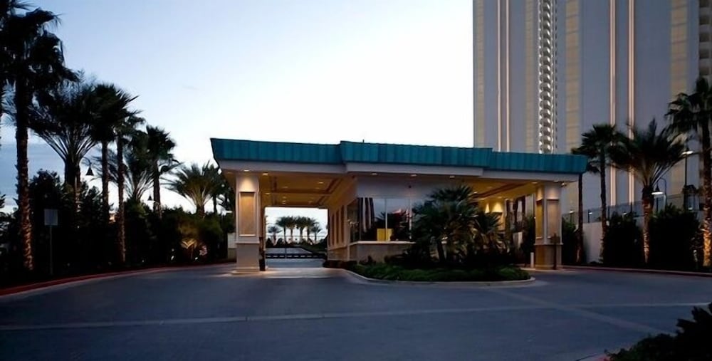 Jet Luxury Resorts @ The Signature Condo Hotel 56/69