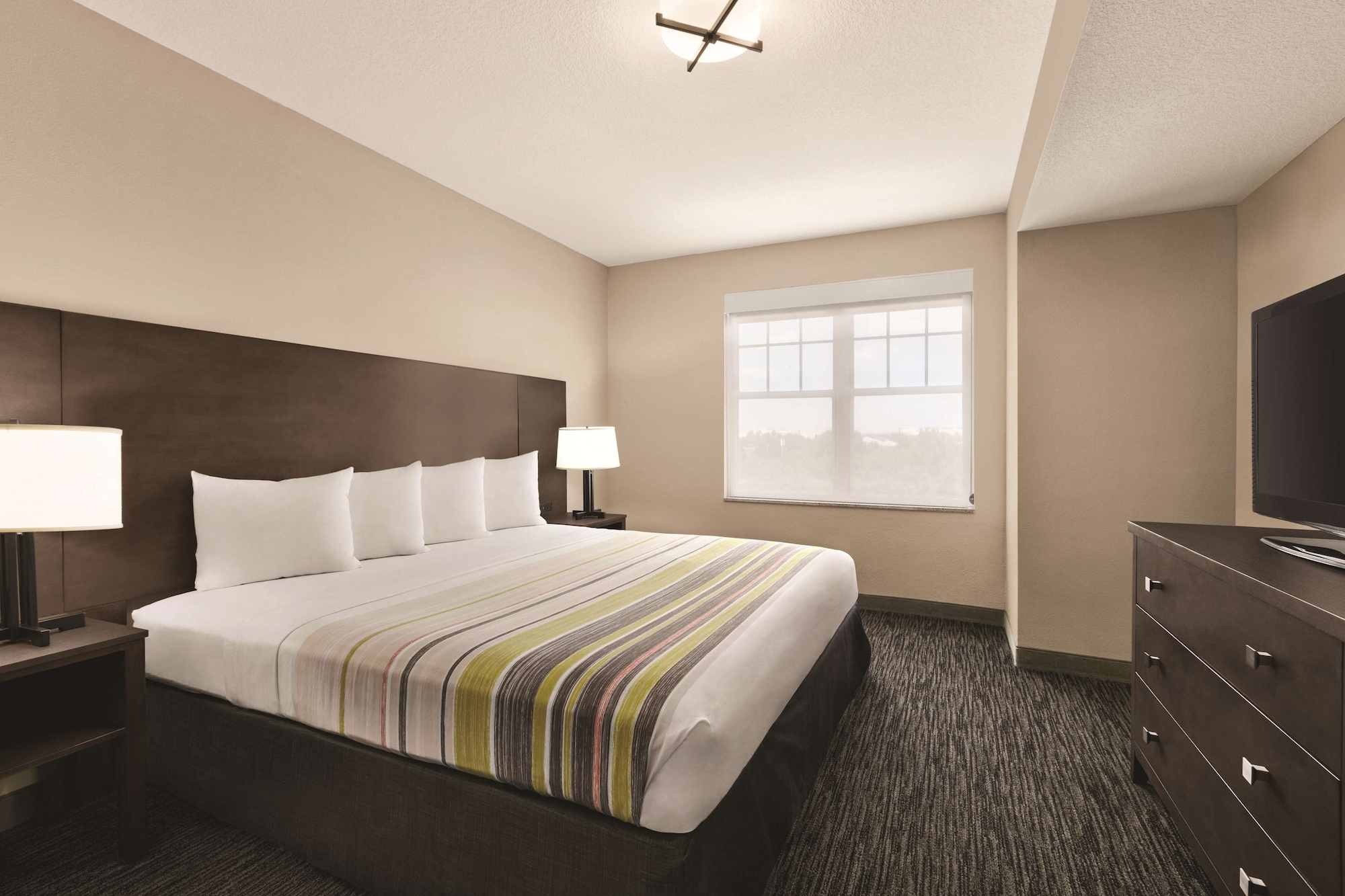 1 BEDROOM, SUITE, ACCESSIBLE