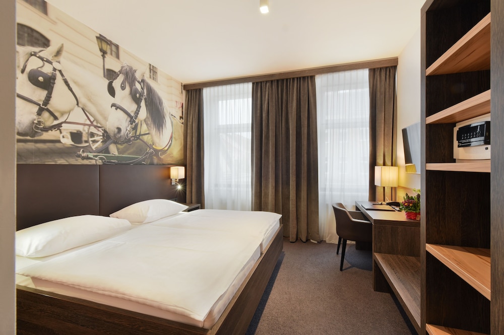 Lucia Hotel 14/46