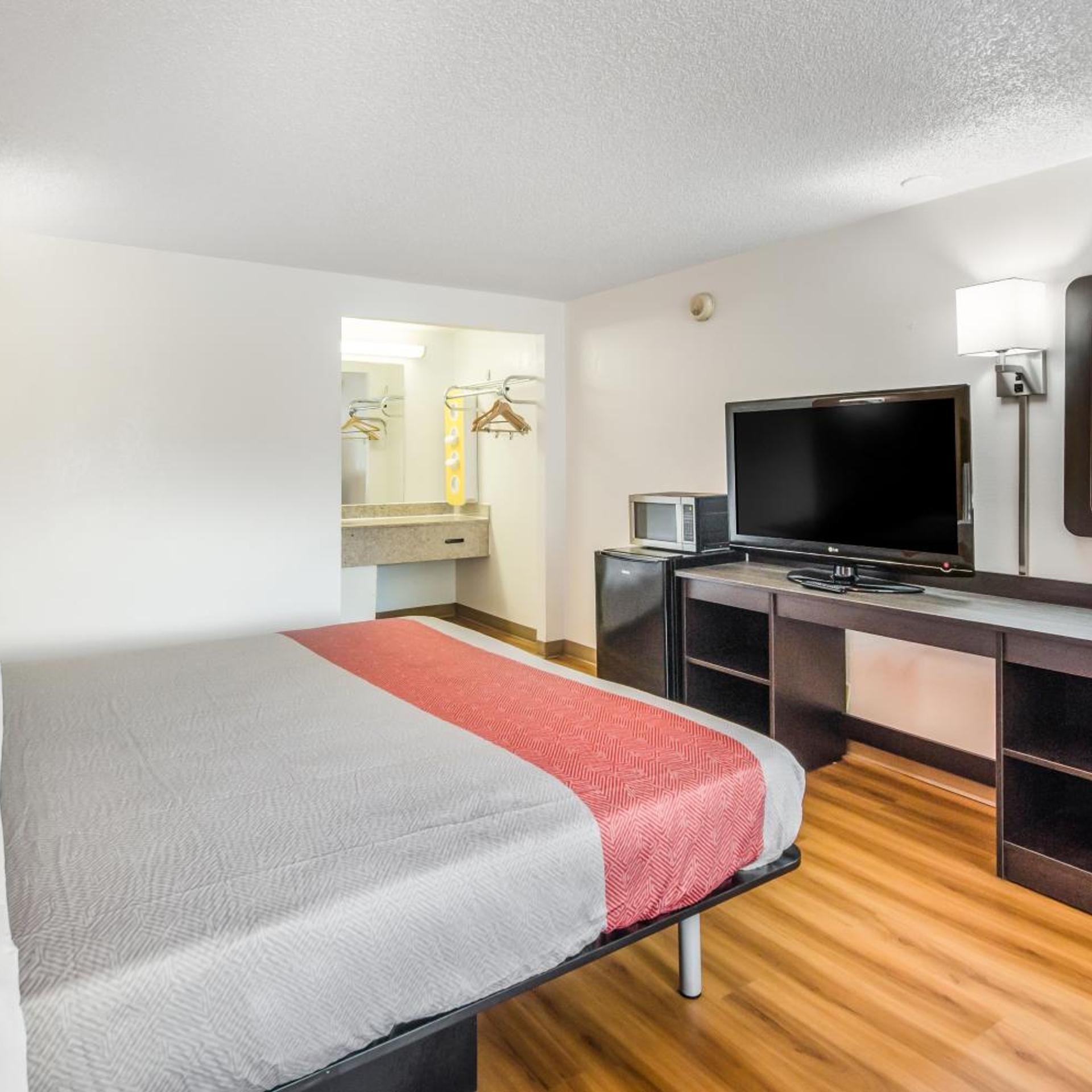 غرفة ديلوكس بسرير كينج، Motel6 Salem, VA 6/10