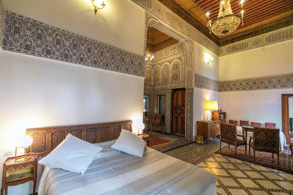 ROYAL, SUITE, MULTIPLE BEDS, COURTYARD VIEW