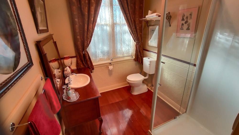 BLAKES MANOR DELORAINE 65/69