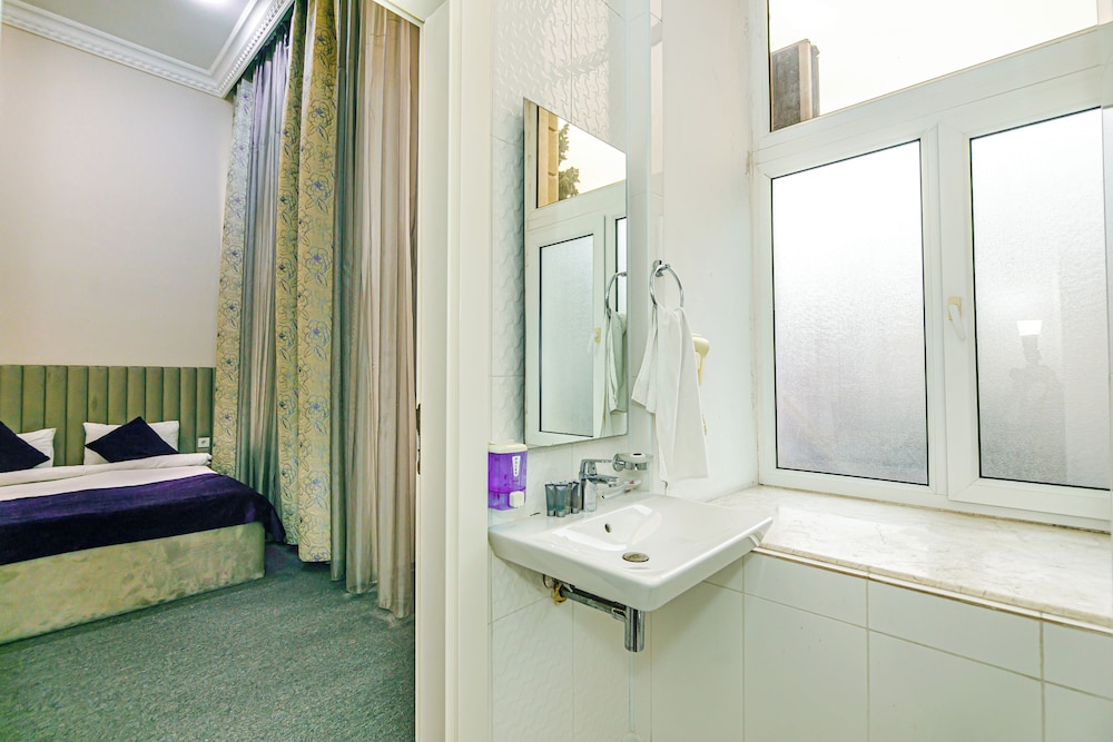Bristol Hotel Baku 50/51