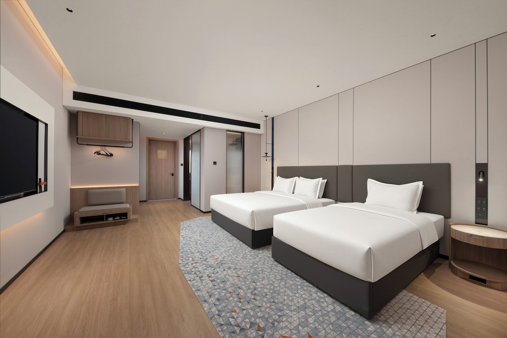 غرفة قياسية بسرير كينج وسرير كينج وسرير فردي، Holiday Inn Express Guiyang Guanshanhu By Ihg 1/4
