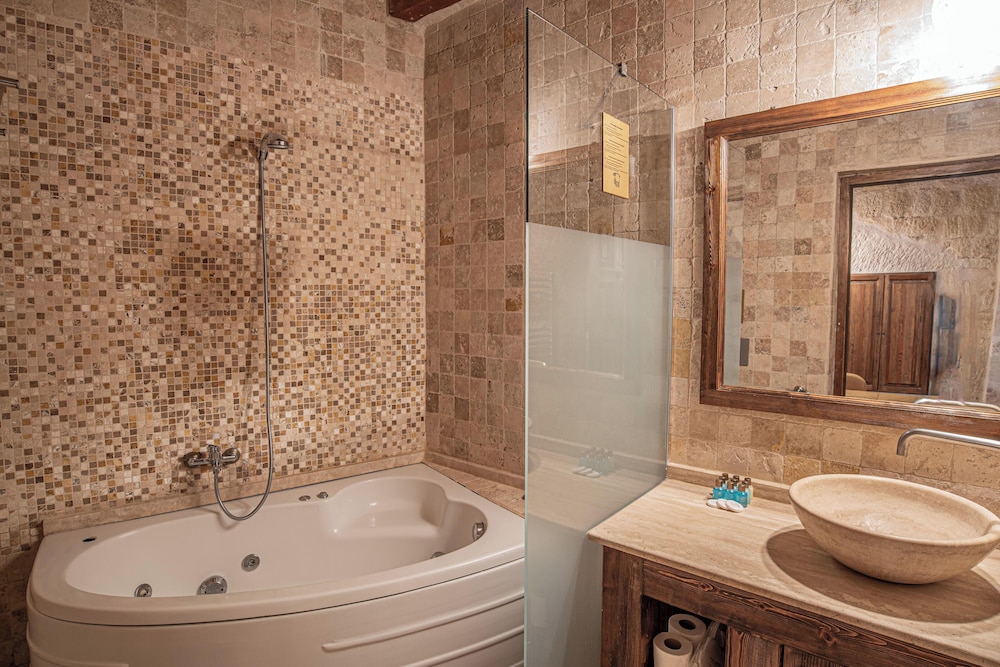 Elegance Cave Suites 47/47