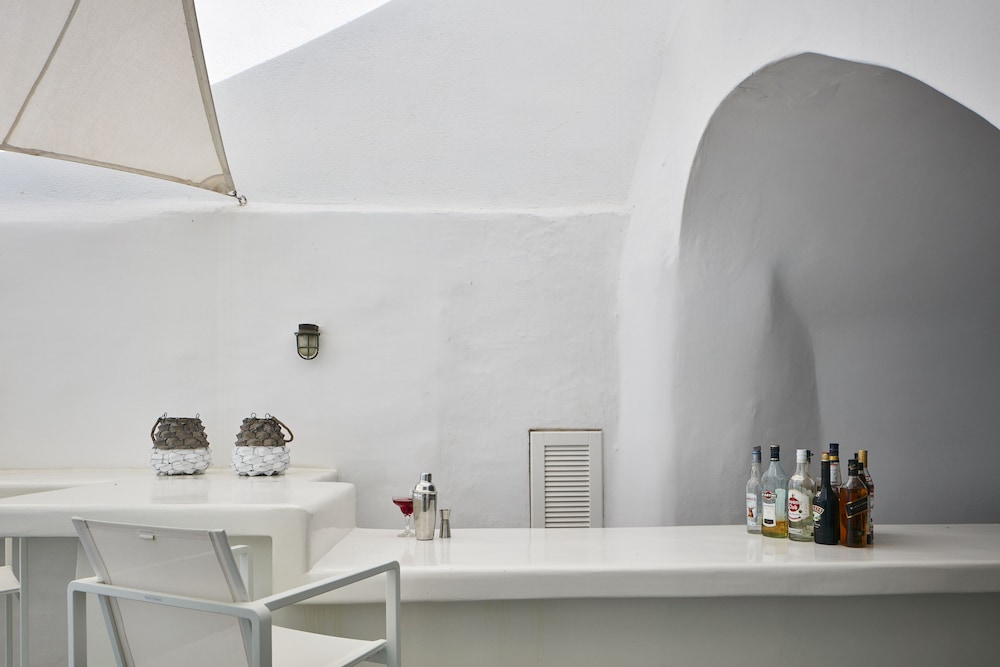 Cliff Side Suites Hotel 61/62