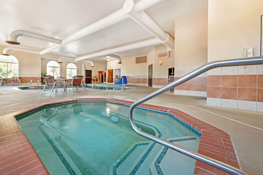 swimming pool spa