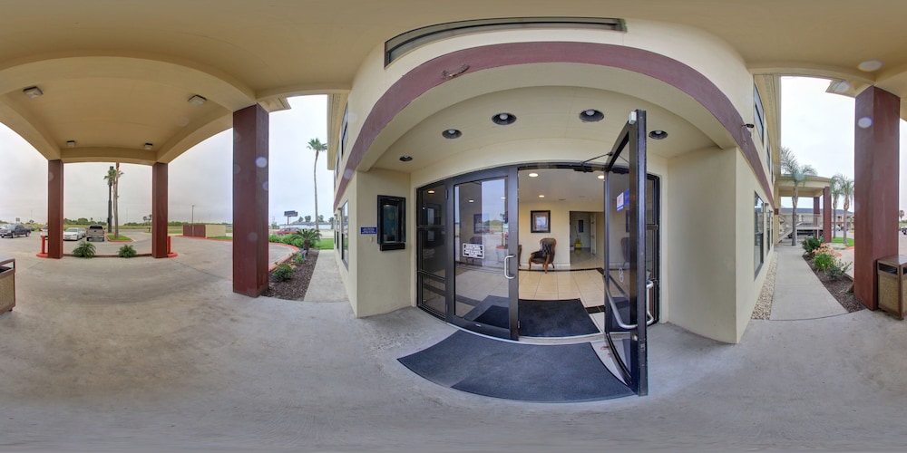 Deluxe Inn Suites 31/61