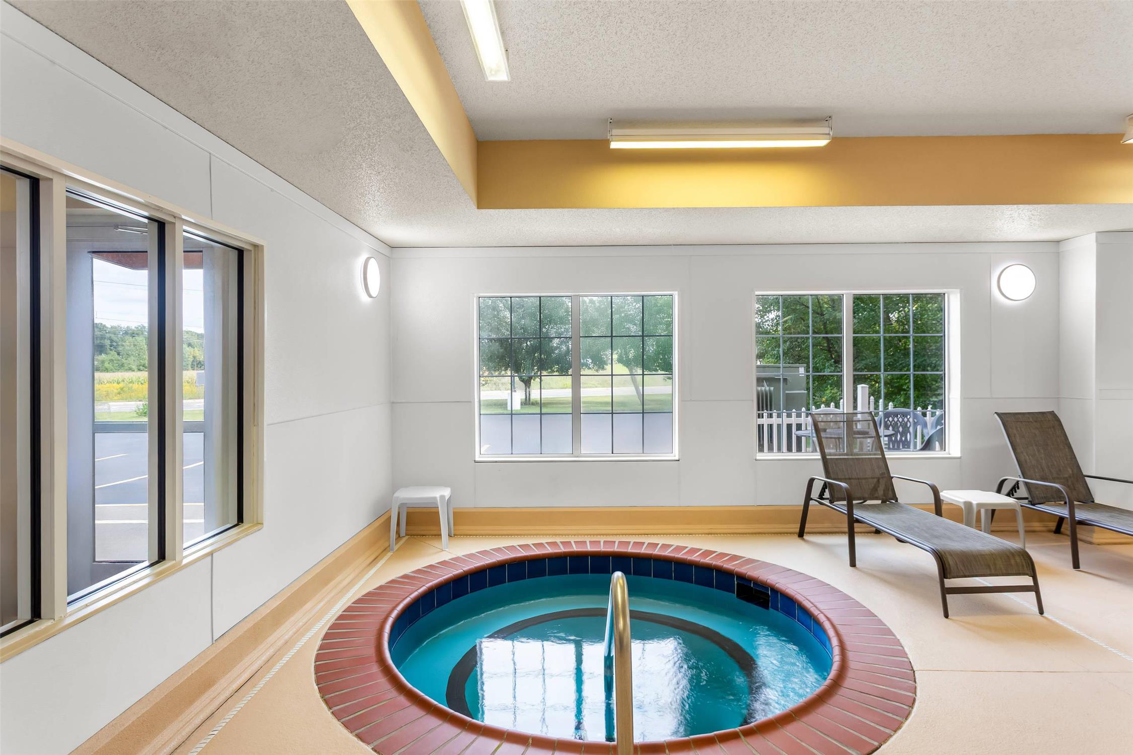 Quality Inn Near Interstate I94 12/38