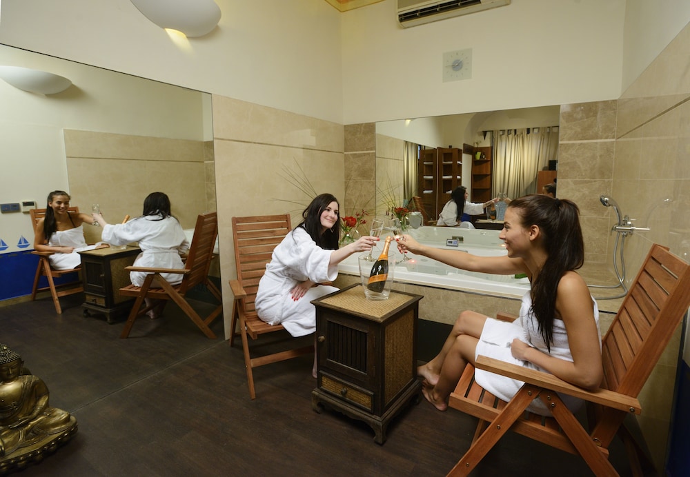 ELITE HOTEL 42/50