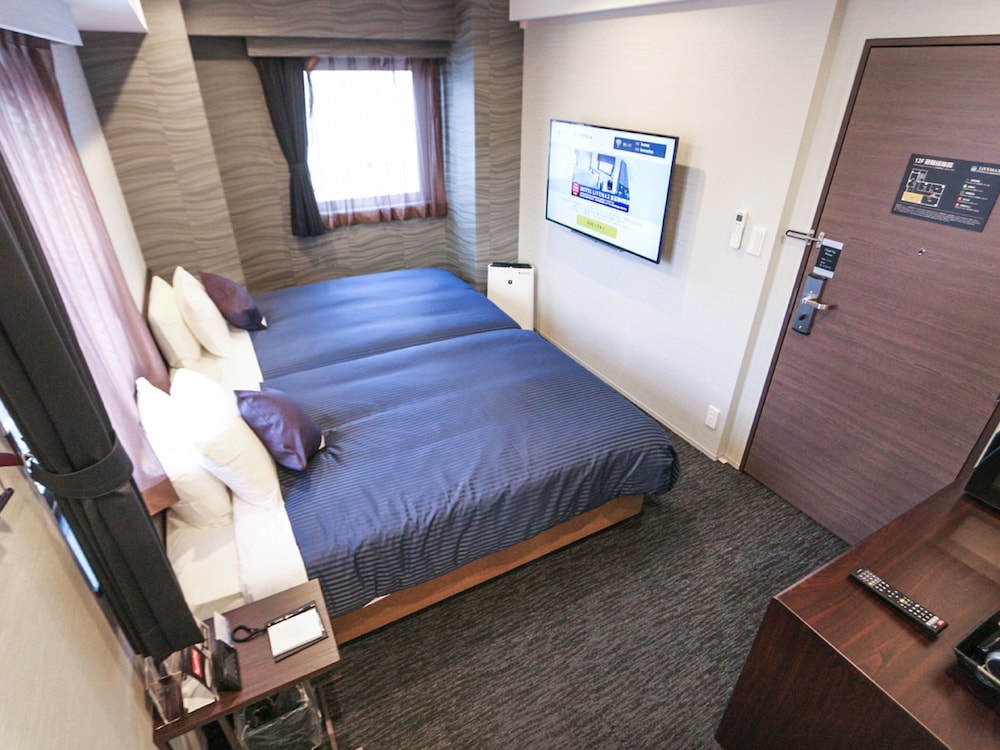 ROOM, TWIN BEDS, SMOKING