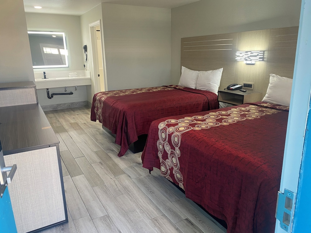 Mayfair Inn Ontario Airport 13/35