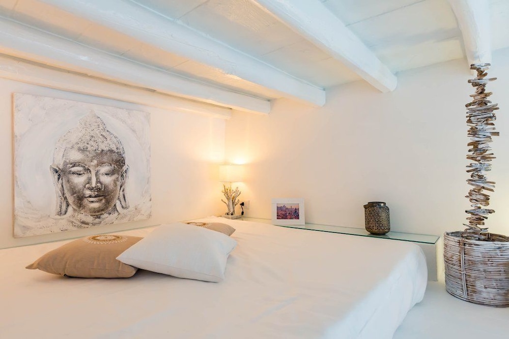 Pantheon Luxury Gold Apartment 12/43