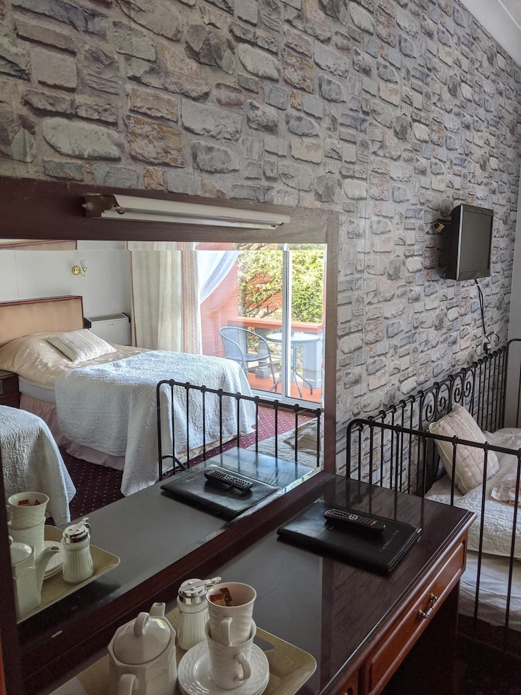 Balmoral Lodge Hotel 38/42