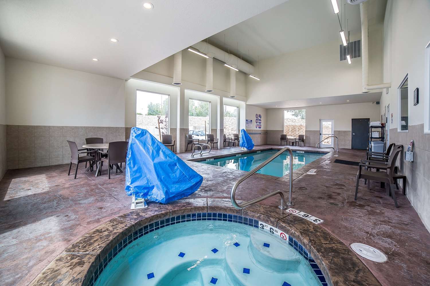 Comfort Inn and Suites Vernal National Monument Area 26/42