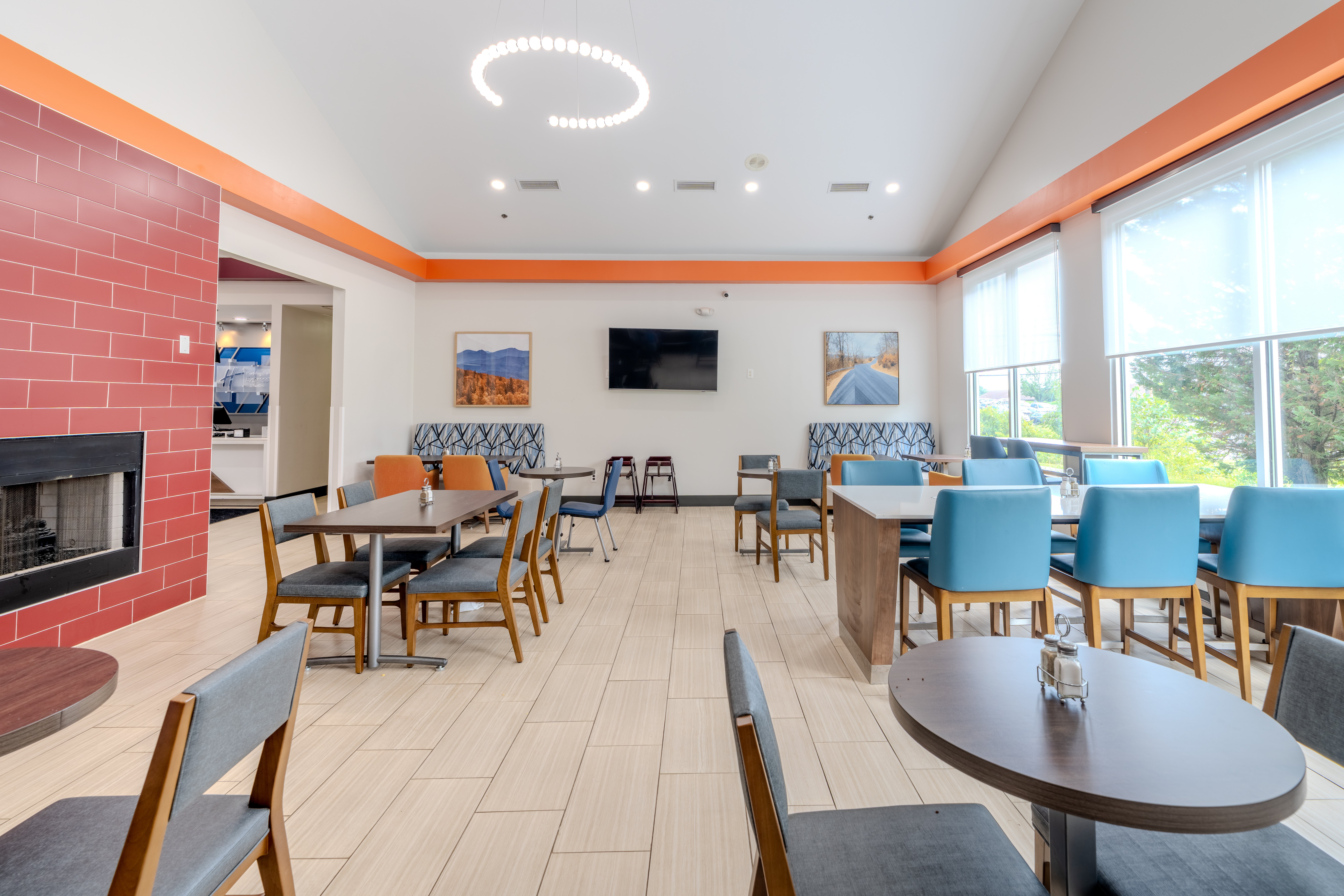 Holiday Inn Express Hotel And Suites Christiansburg 42/57