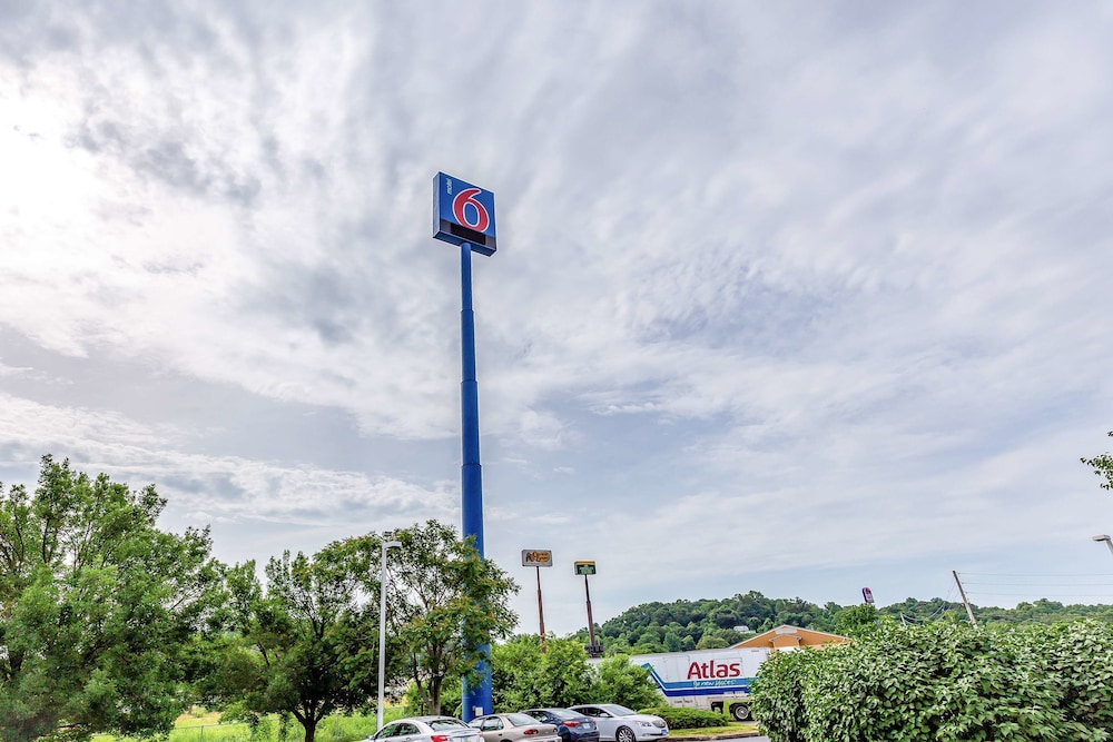 Motel6 Caseyville, IL 59/64