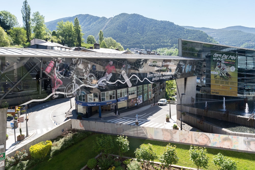Font Andorra Hostel 50/53