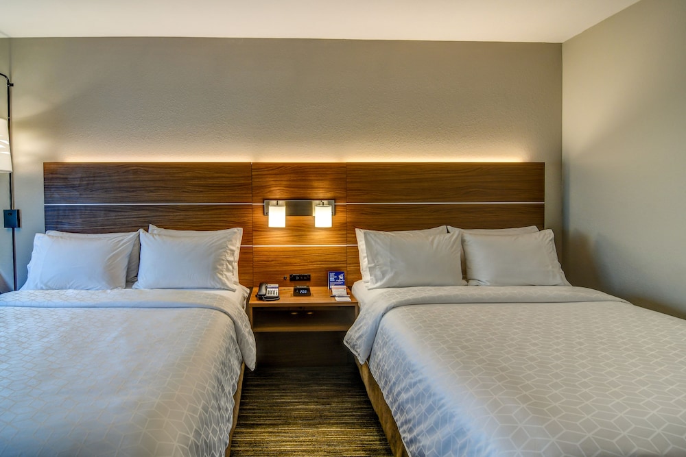 HOLIDAY INN EXPRESS FORT WALTON BEACH CENTRAL 14/47