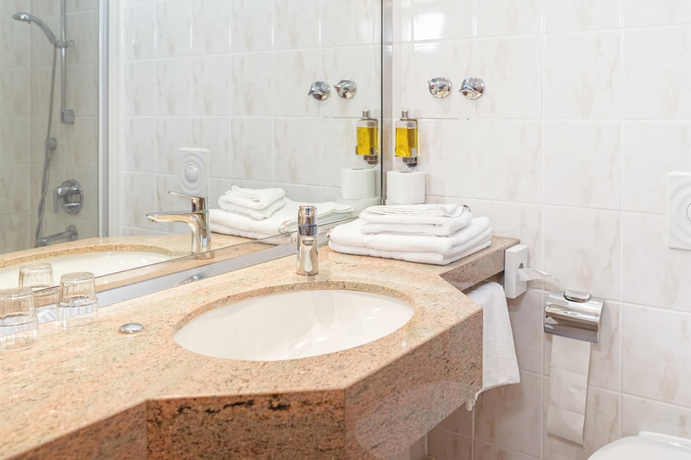 Hotel Danischer Hof Altenholz By Tulip Inn 45/45