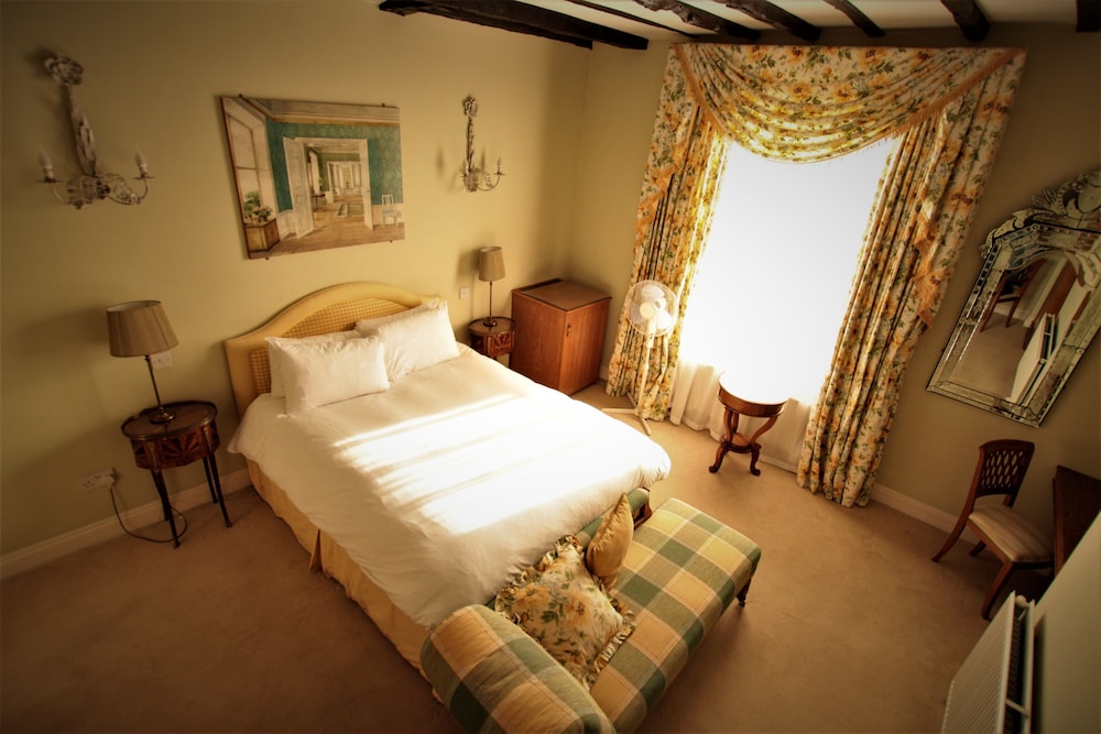 Drapers Hotel 6/50