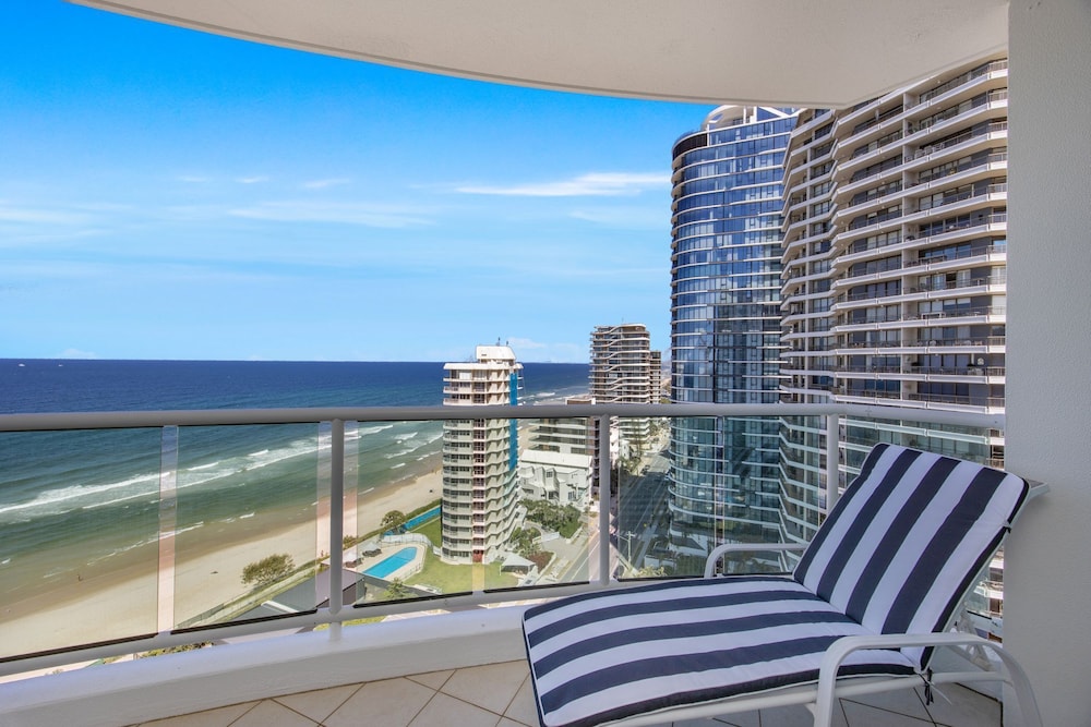 Pacific Views Resort 6/73
