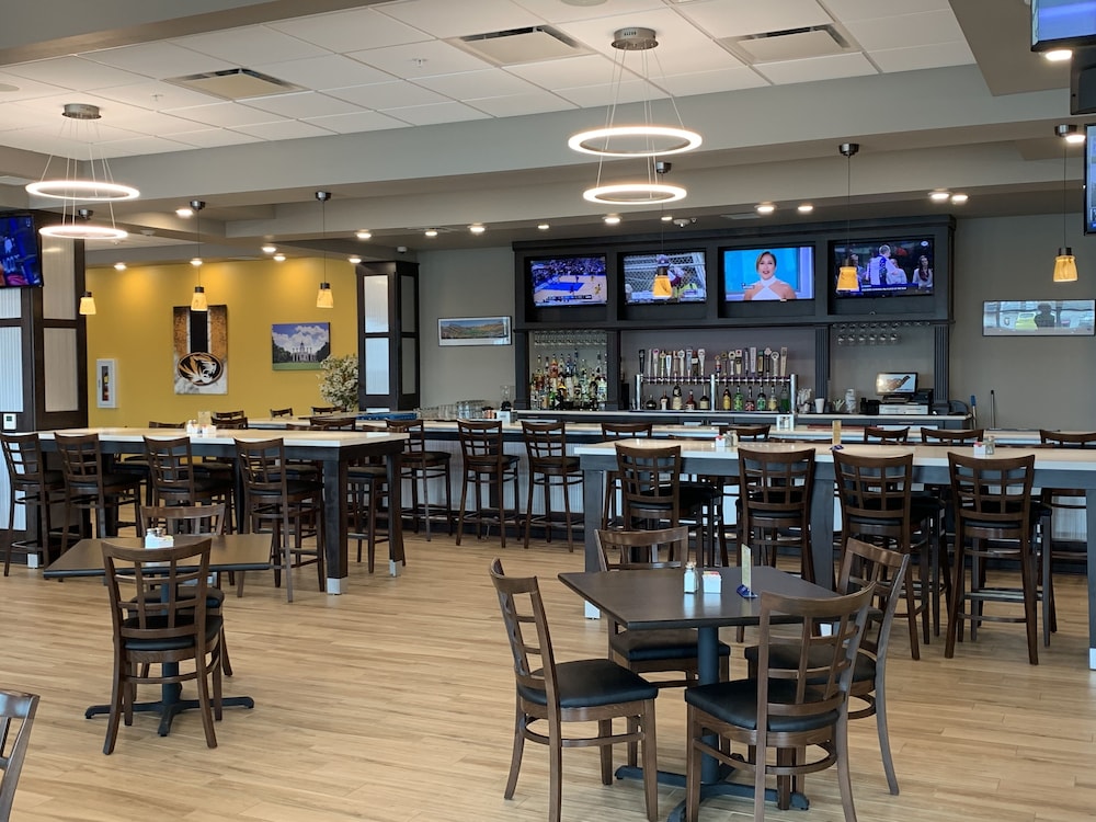 Holiday Inn & Suites Jefferson City 33/42