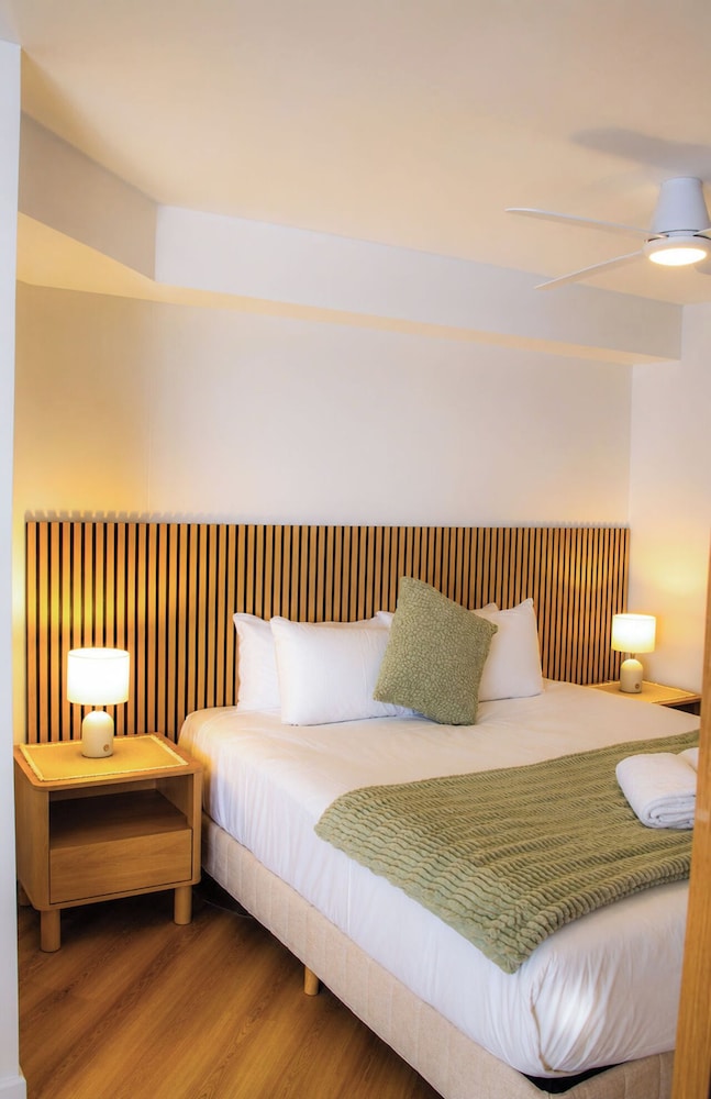 1 Bedroom, Superior, Apartment, Queen Bed, Water Front