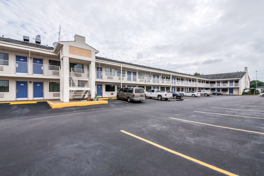 Motel6 Anniston, AL 35/39