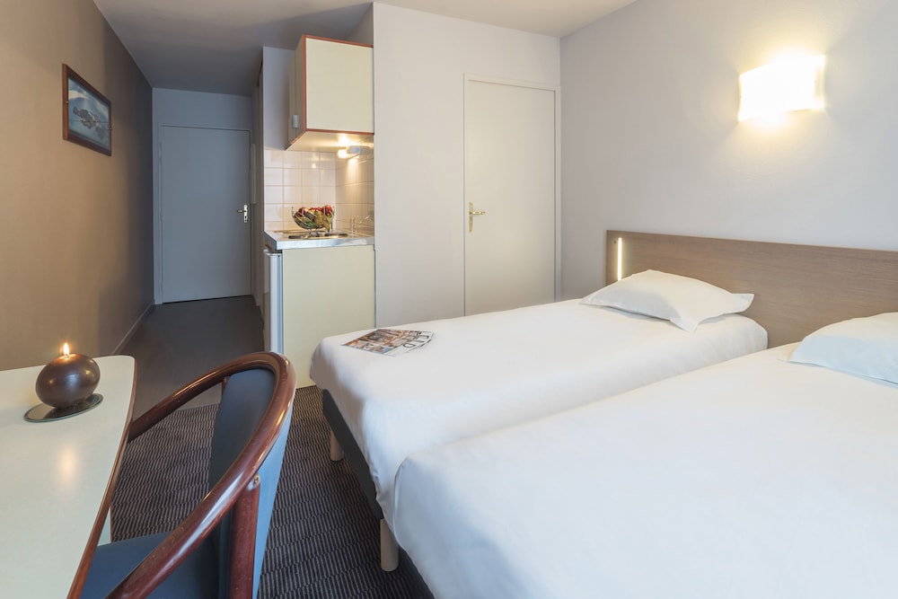 STUDIO, TWIN BEDS