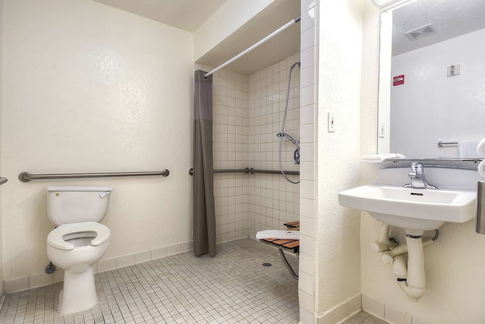 Motel6 San Diego Hotel Circle Mission Valley 55/61