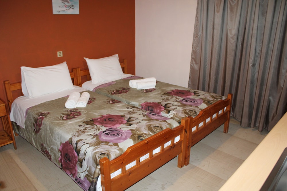 ROOM, TWIN BEDS